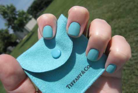 How to diversify turquoise manicure