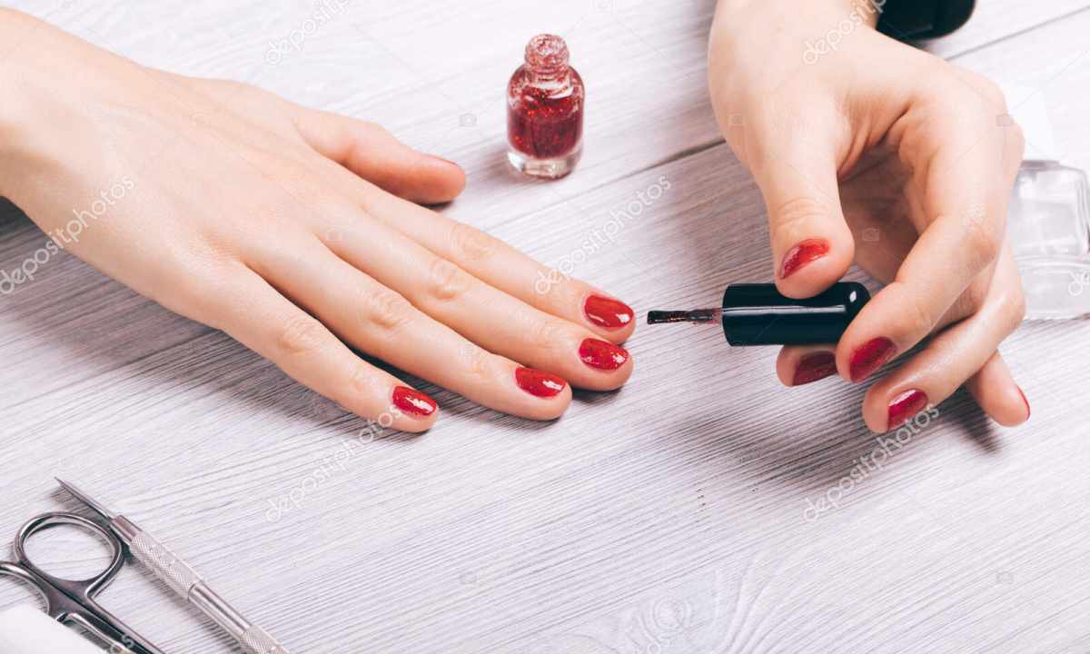 How to pick up color of nail varnish