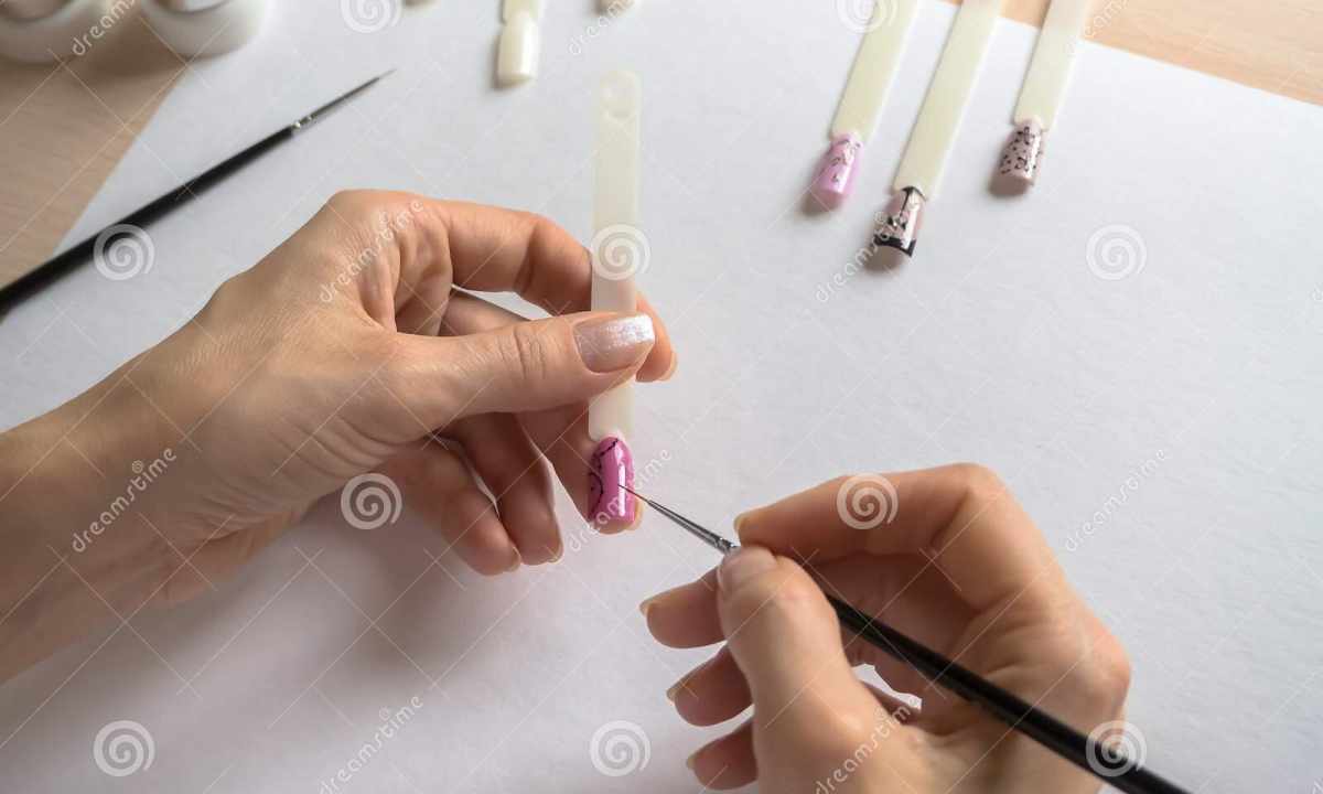 Drawings on nails: how to learn skill