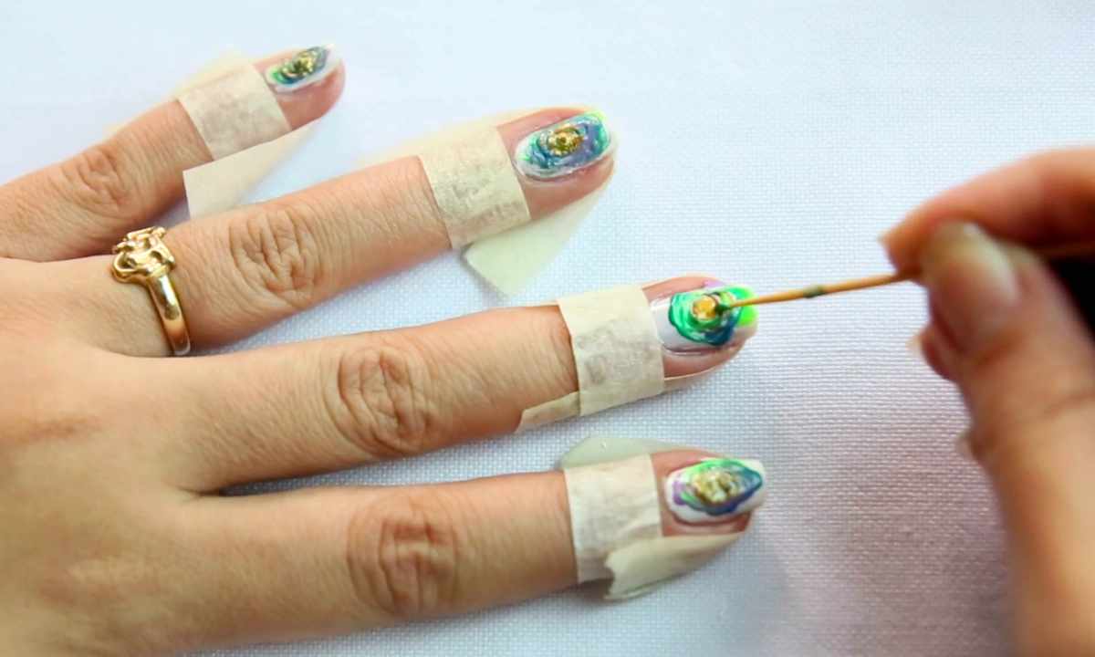 How to do design on nails