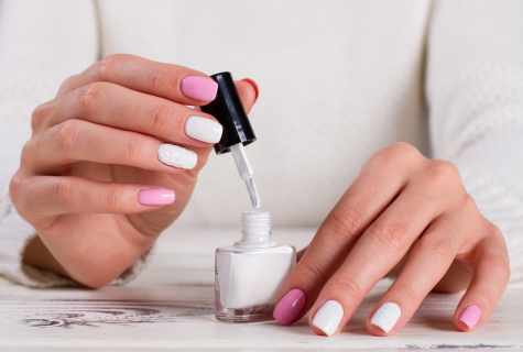 Beautiful manicure: how to choose color of varnish