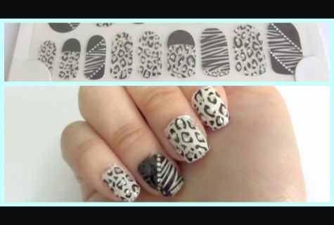 How to paste stickers on nails