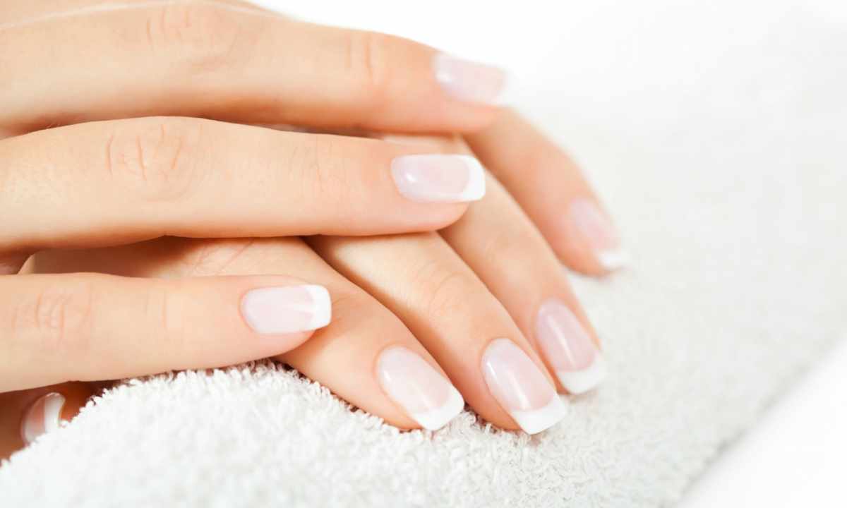 How to strengthen short nails