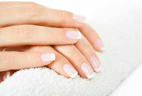 How to strengthen short nails