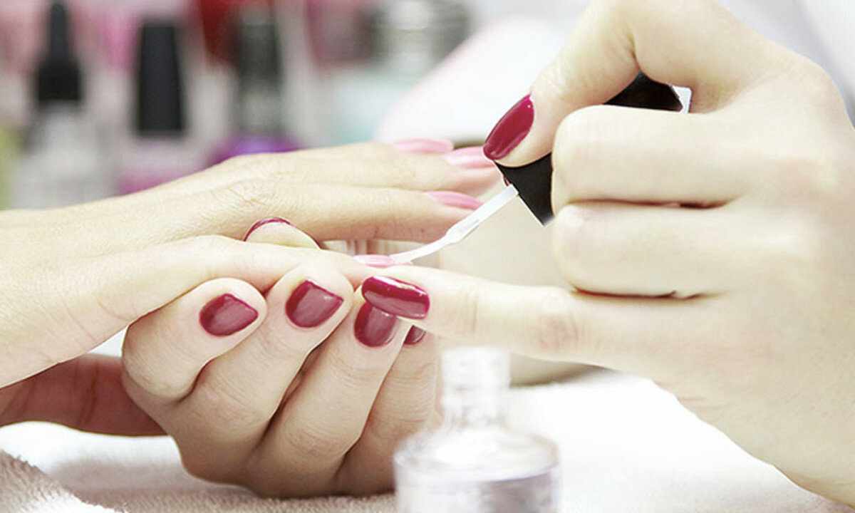 Manicure covering Shellac or biogel: we compare and choose