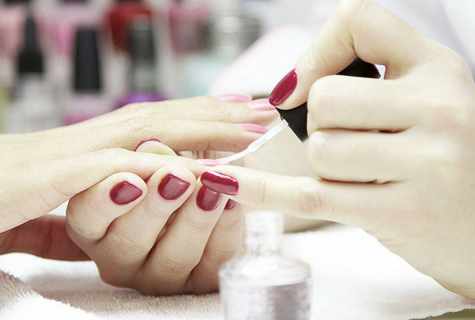 Manicure covering Shellac or biogel: we compare and choose