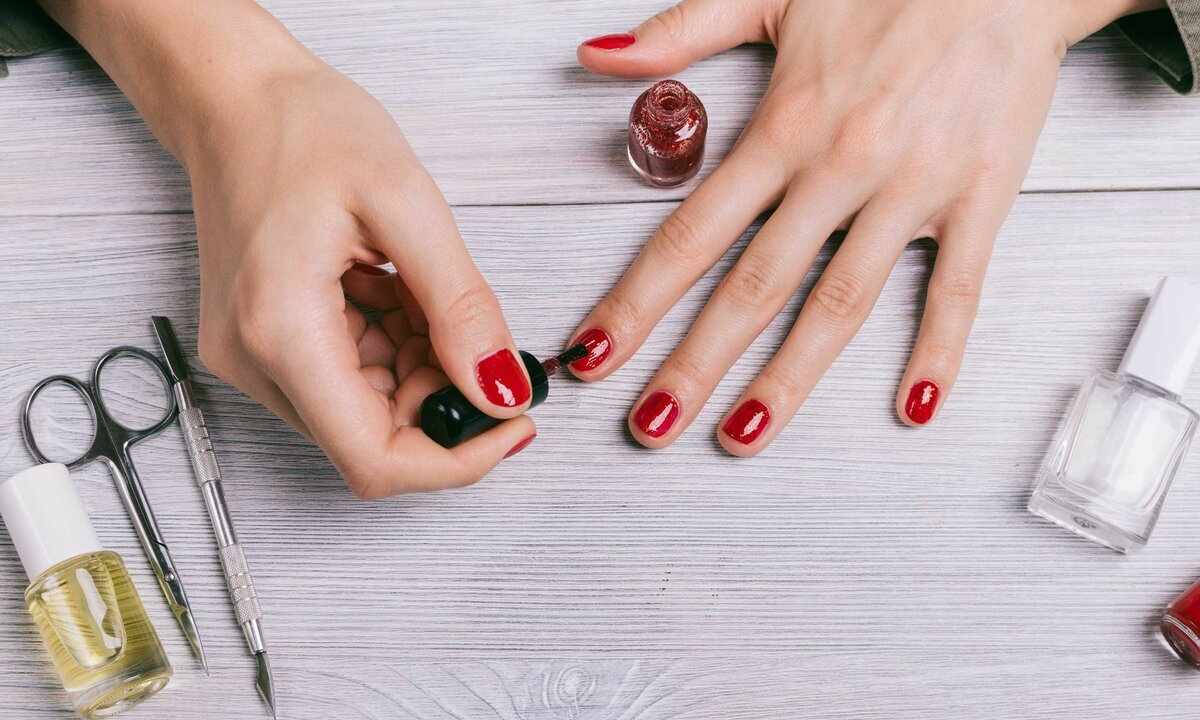 How to paint nails standing
