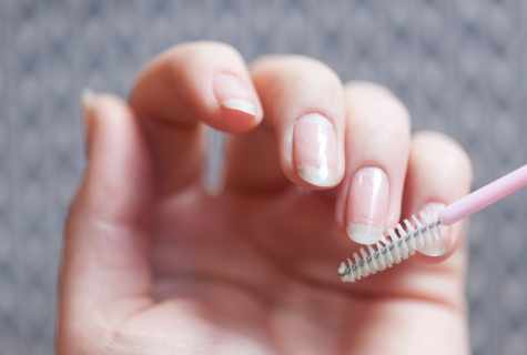 How to remove dirt from under nails