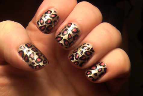 Technology of execution of leopard manicure