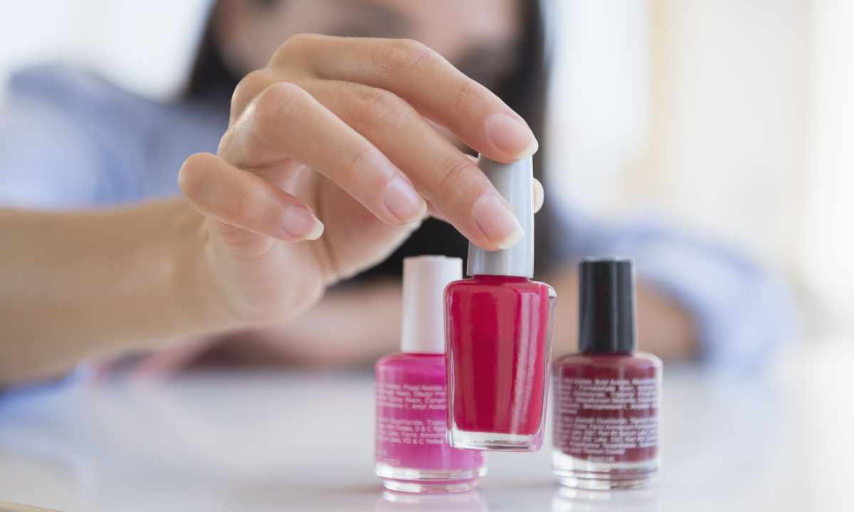 What to dissolve nail varnish with