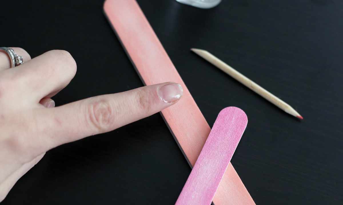 How to stick nail