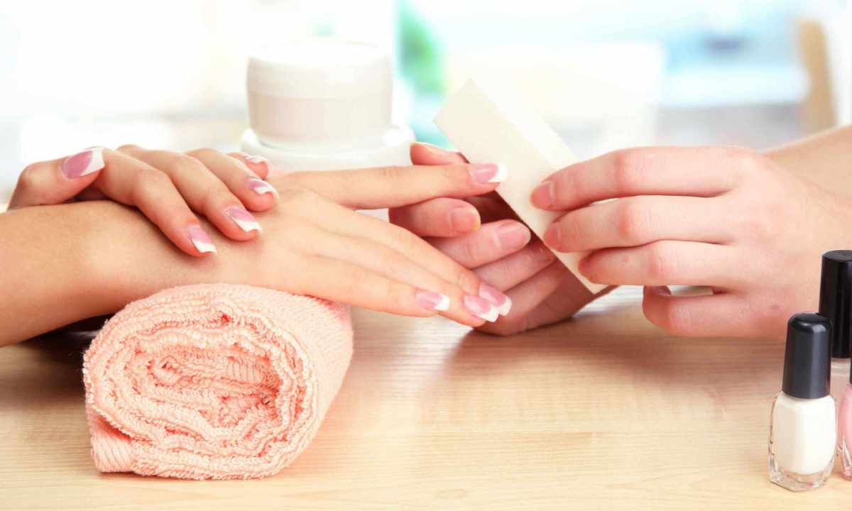 How to paste nails