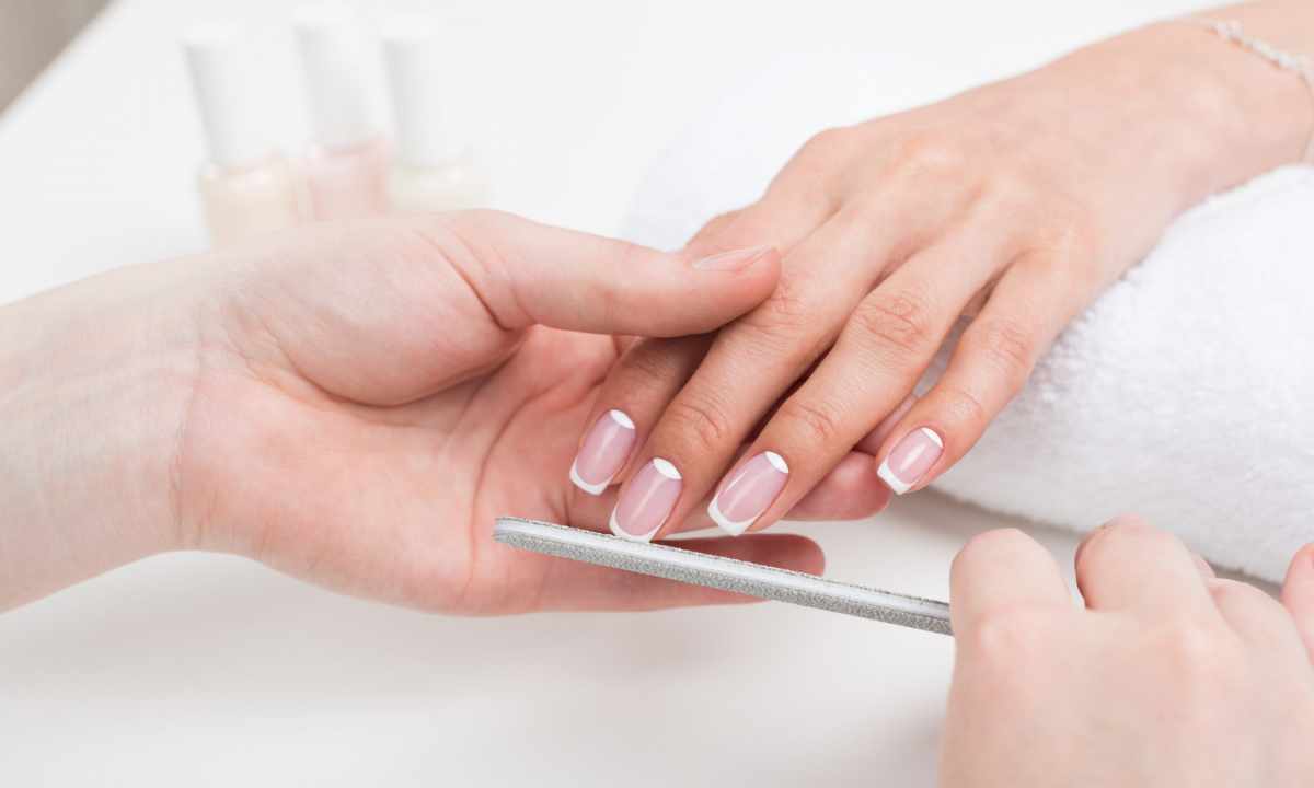 How to make equal and accurate manicure