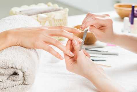 What to do if natural nails exfoliate