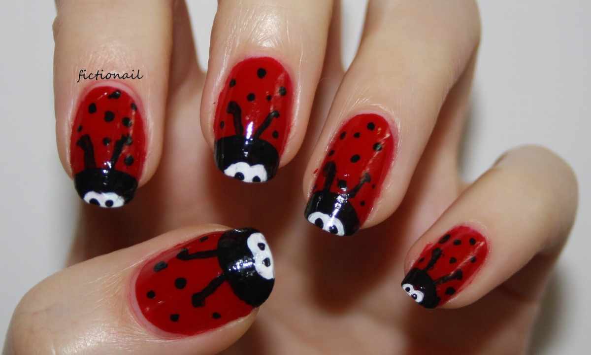 Summer manicure "Ladybugs"