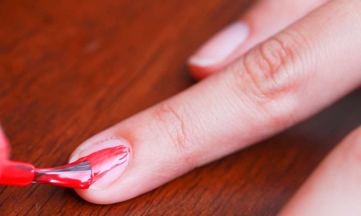 How to make that varnish on nails kept longer
