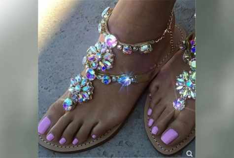 How to make pedicure with rhinestones