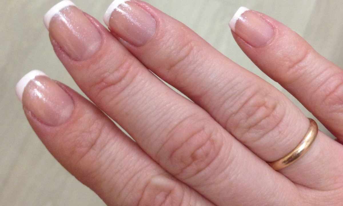 How to use pencil for the French manicure