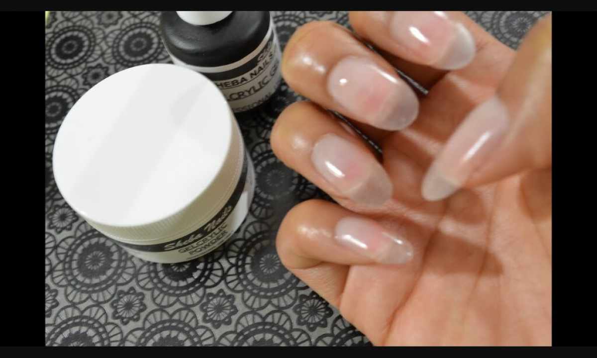What nails it is better: gel or acrylic?