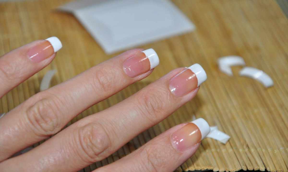 How to do the French manicure in house conditions