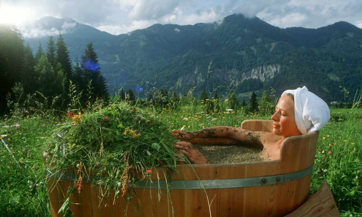 Sanatorium rest in house conditions: how to make curative bathtub