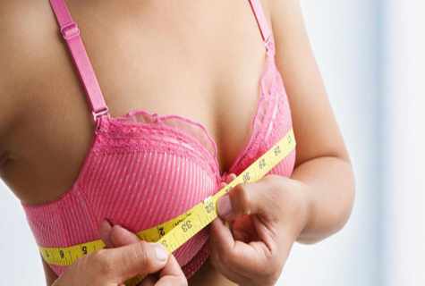 What the breast size at women depends on