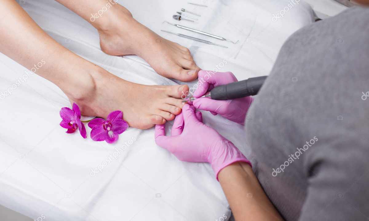 What pedicure is better: usual or hardware