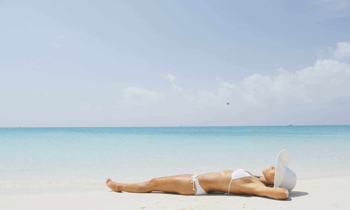 How to sunbathe without the sun and sunbed