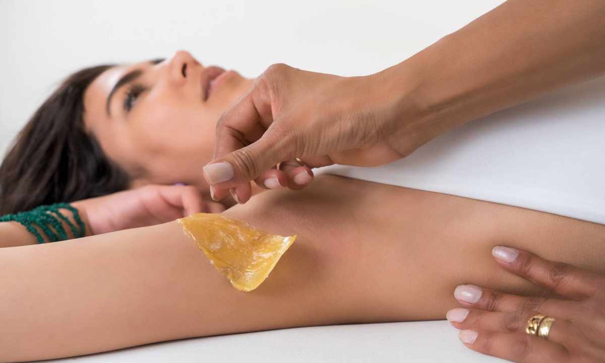 How to use hot wax