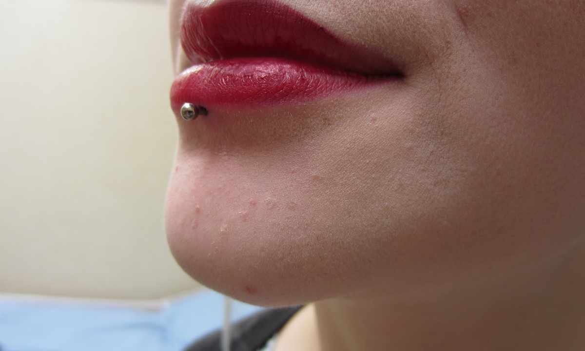 How to do piercing in lip