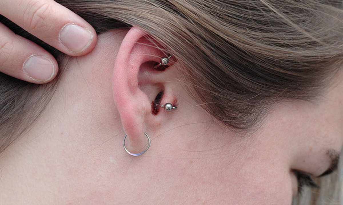 How to pierce ear