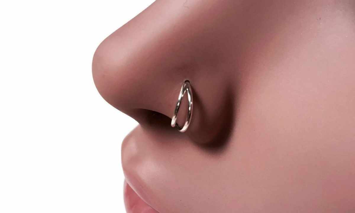 How to insert earring into nose