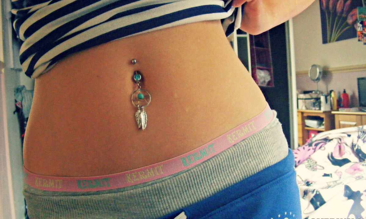 How to pierce to itself navel
