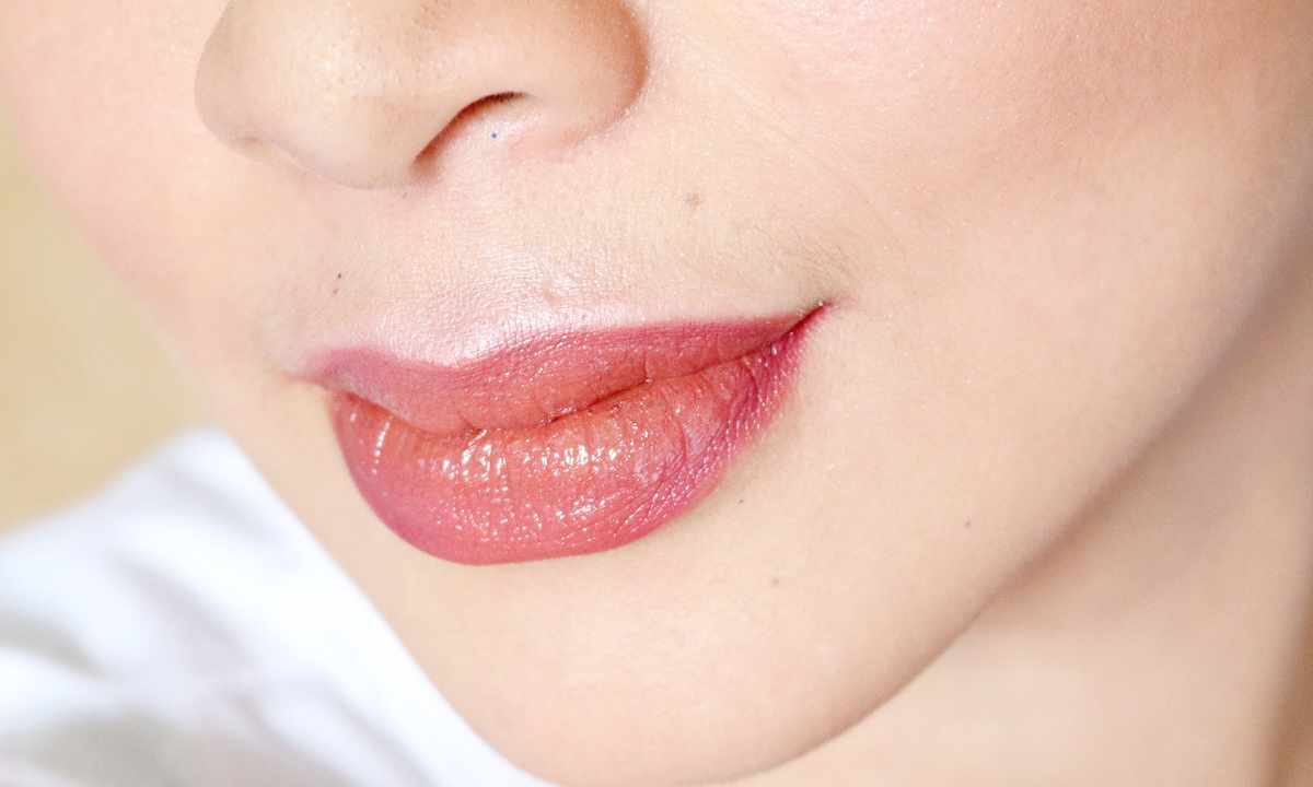 How to raise corners of lips