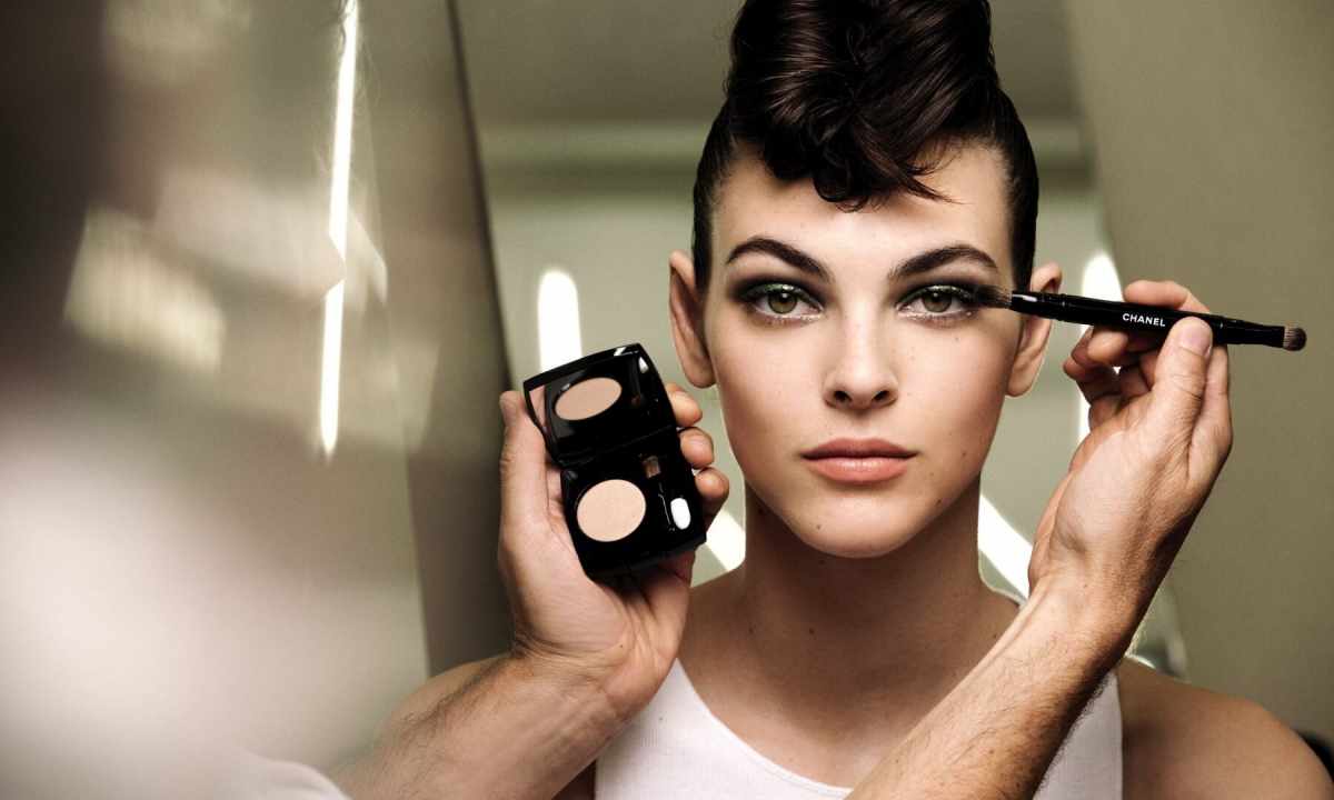 As men see a female make-up