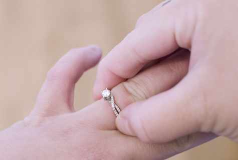 How to remove a wedding ring