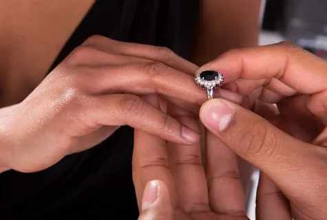 How to present to the girl a ring