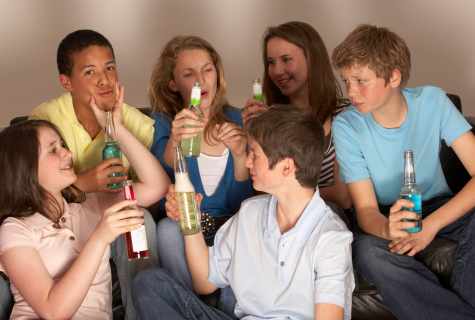 What to do to the teenager if parents drink
