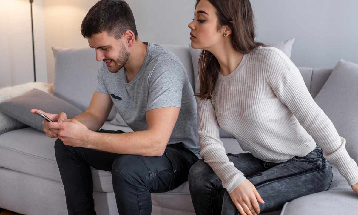 Jealous husband: how to overcome a problem and to keep the relations