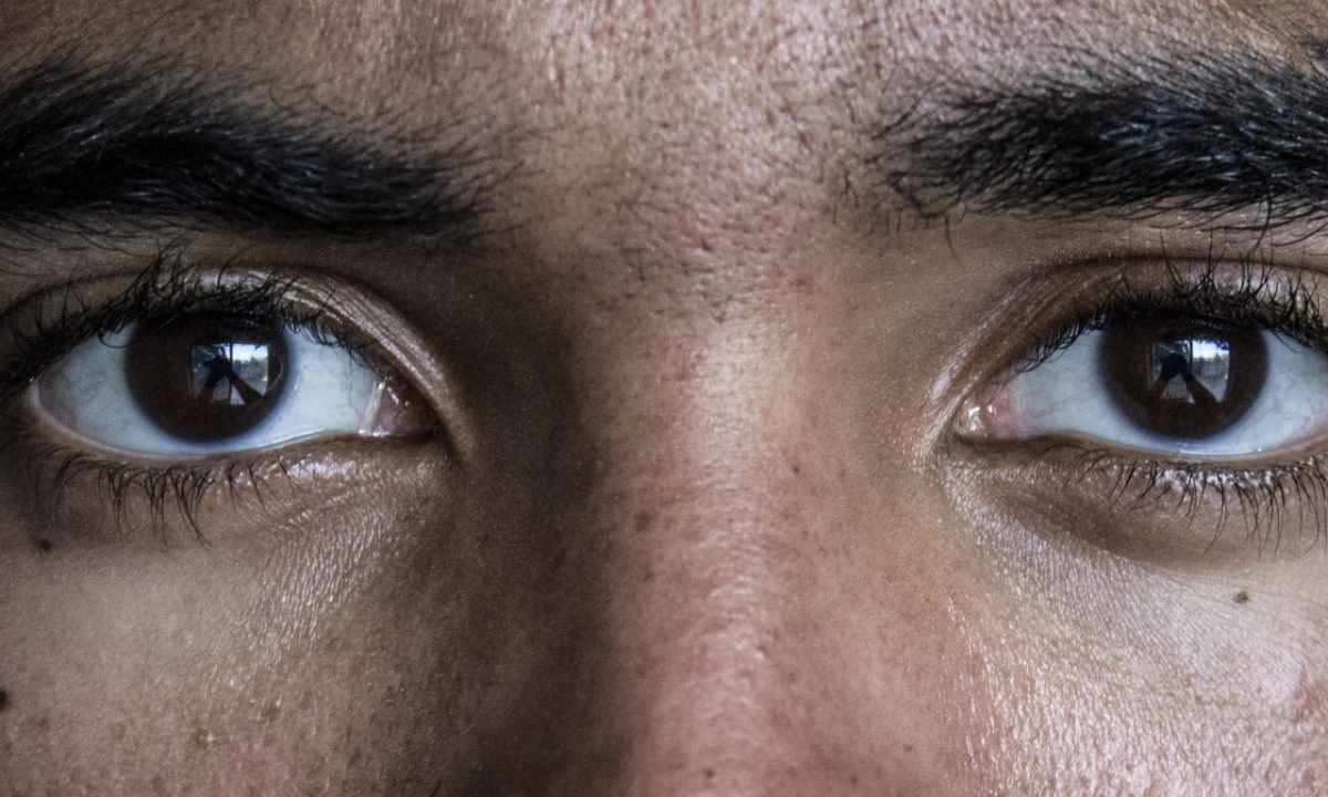 What female eyes are pleasant to men