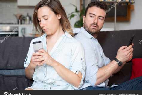 How to check the mobile phone of the wife