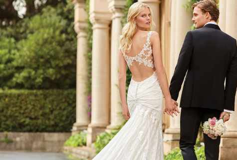Wedding signs: why it is impossible to measure someone else's wedding dress