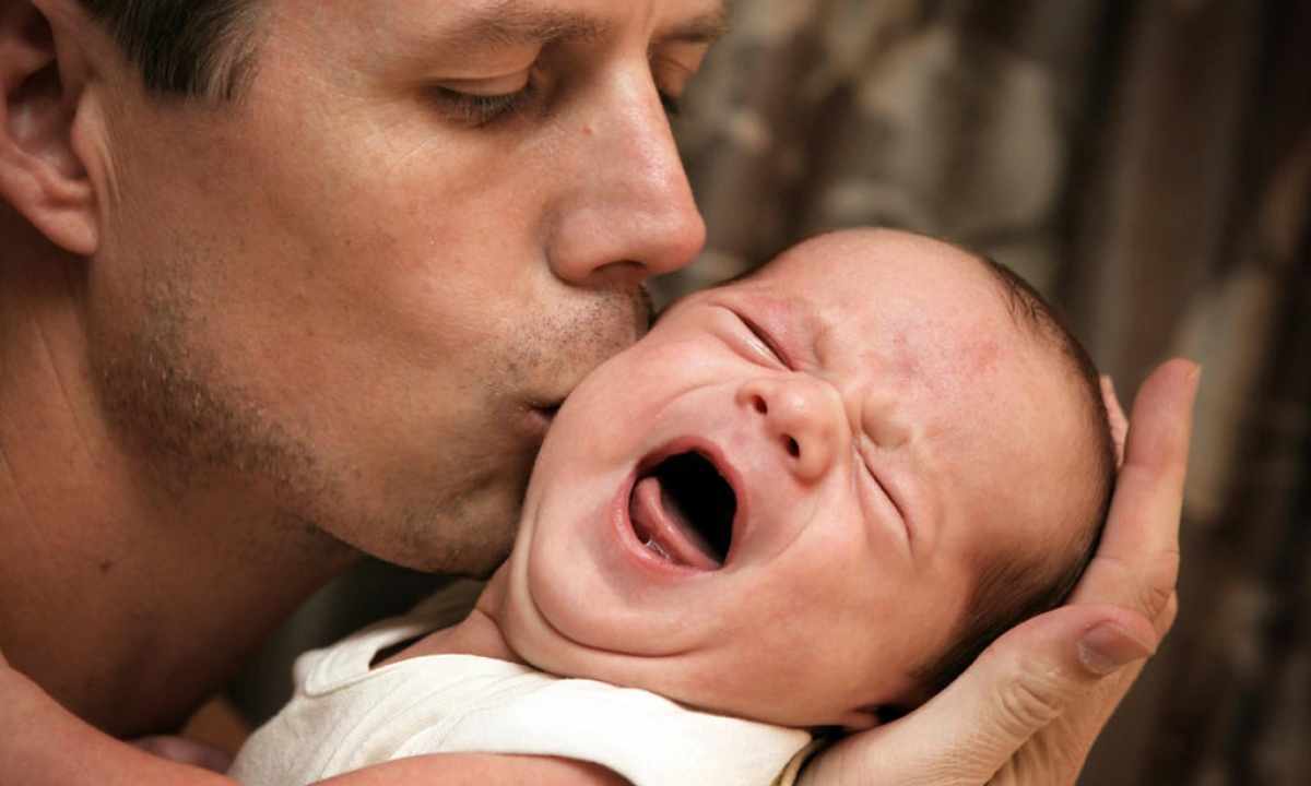 What to do if the father is irritated by crying of the baby