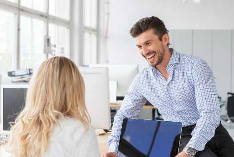 Flirtation at work: pros and cons
