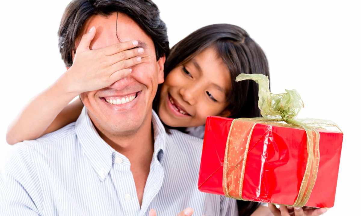 How to force the man to make gifts