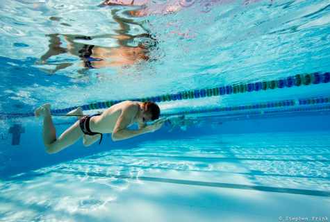 Swimming by the breast stroke: technique and recommendations
