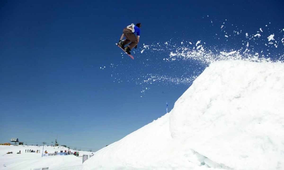 How to learn to jump on the snowboard