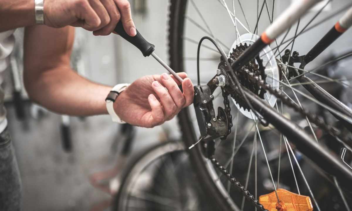 How to repair the back switch of the bicycle