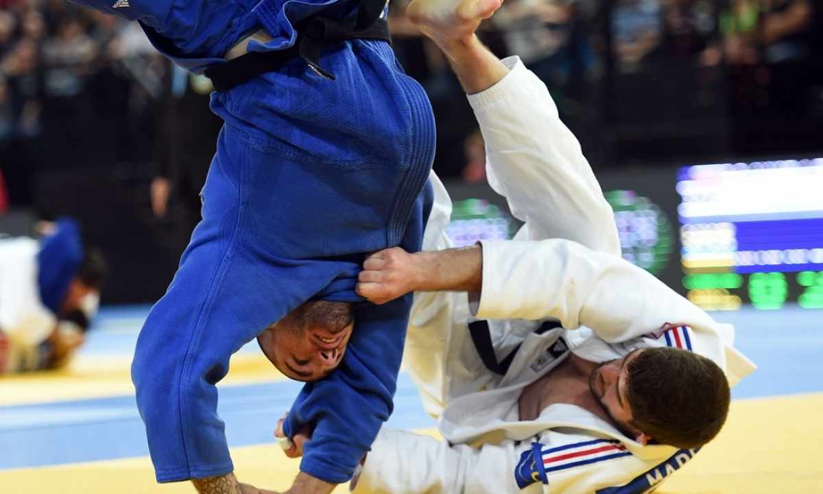 How to choose between karate or judo