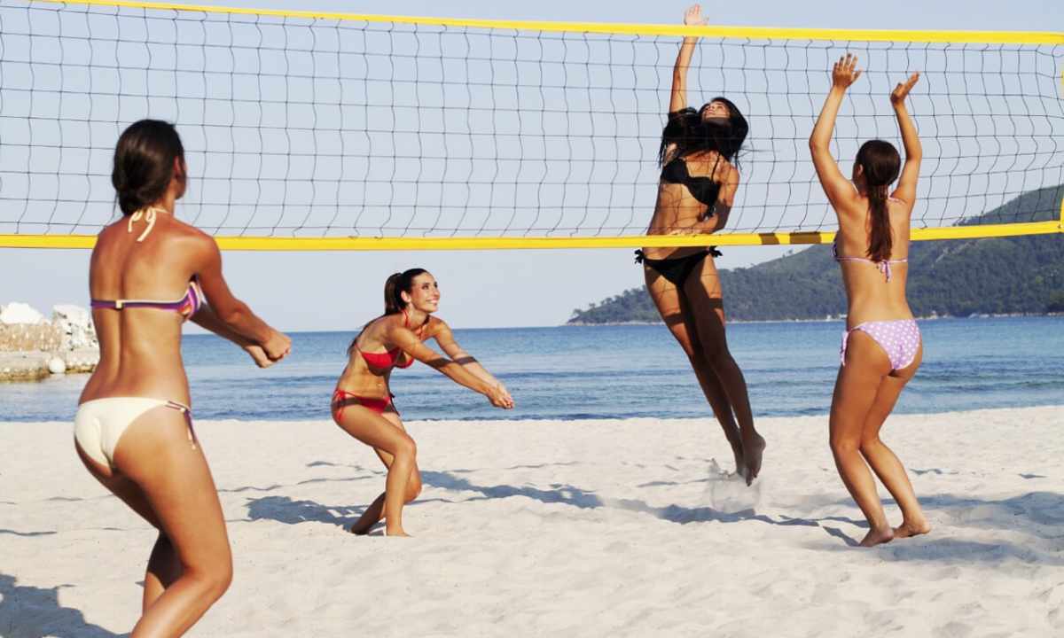 How to play beach volleyball